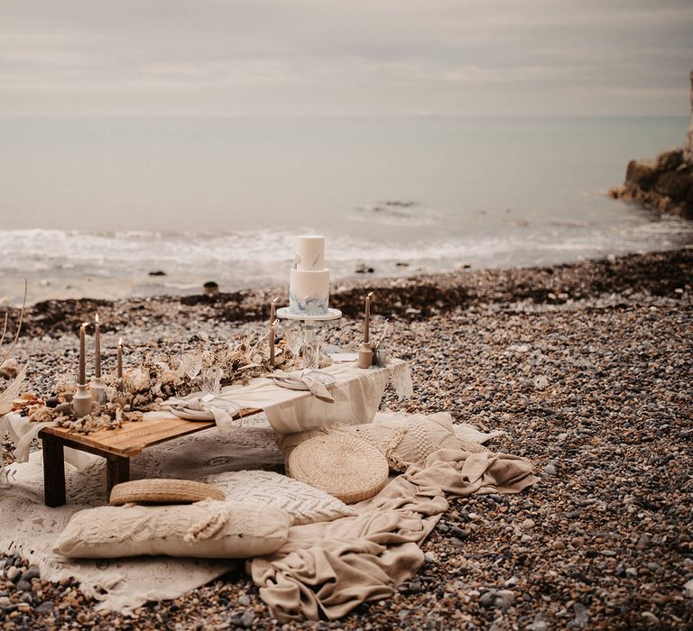 beach sweetheart table with natural cushions and rugs