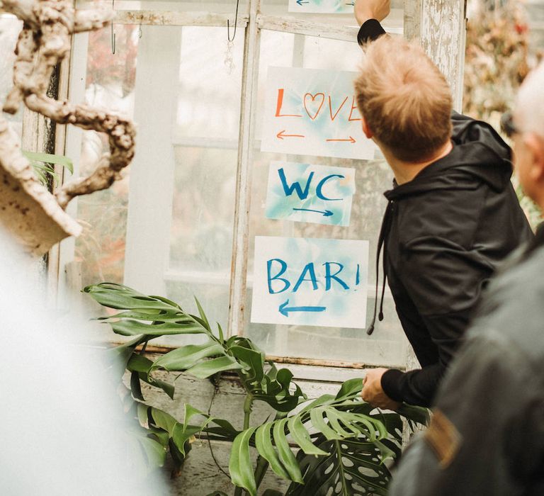 DIY wedding signs with marble effect and bold font 