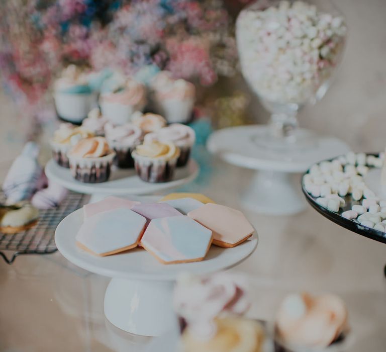 Hexagon marble effect wedding biscuits for dessert table 