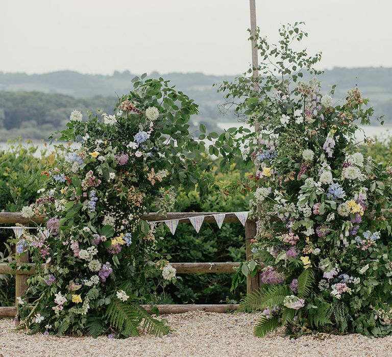 Stunning natural flower columns for summer wedding 