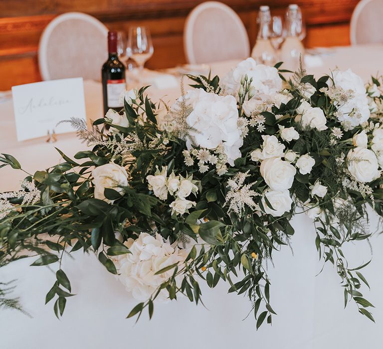 White flowers wedding decoration for the top table 