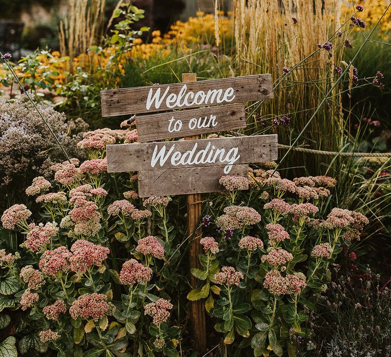 DIY wooden pallet wedding welcome sign for rustic barn wedding 