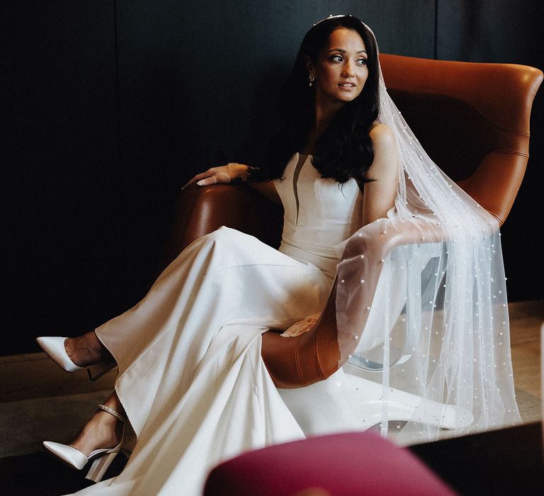 Bride wearing pearl wedding veil with strapless wedding dress