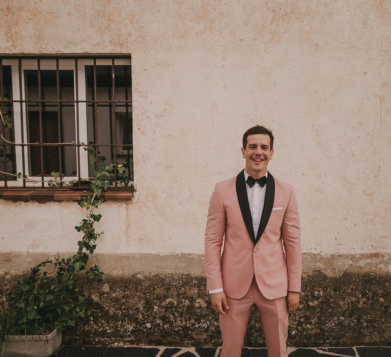 Groom in pink tuxedo for Spanish wedding 