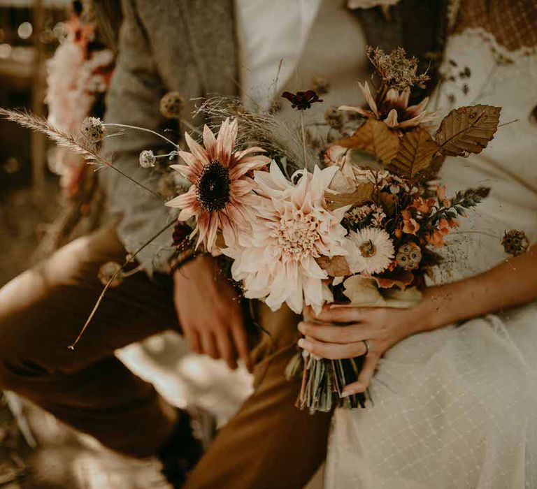 Natural dried flowers for sustainable wedding inspiration