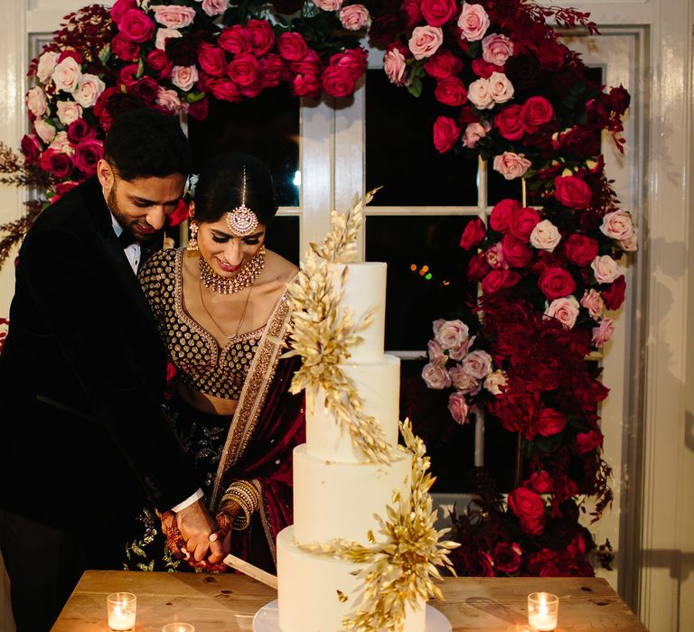 Bride & groom cut their wedding cake