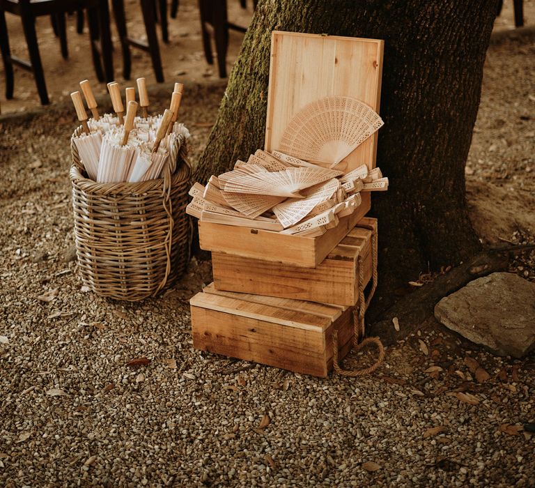 Beige umbrellas and fans for italian wedding ceremony accessories in Tuscany