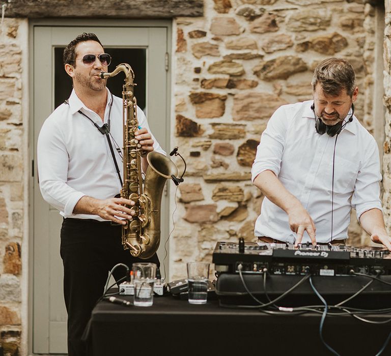 Live DJ and saxophone player for the wedding entertainment 