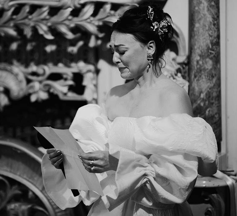 Bride in puff sleeve Jesus Peiro statement wedding dress gets emotional as she reads out her bride speech