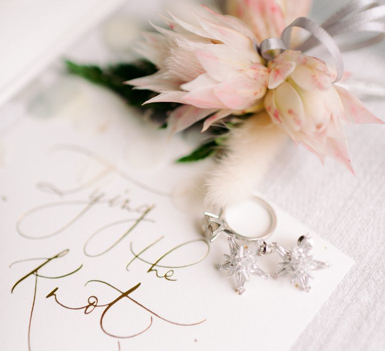 Tying the knot - wedding rings with tropical wedding flower