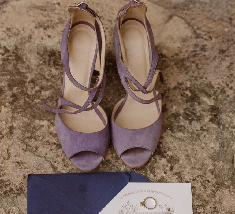 lilac suede wedding shoes and wedding invitation