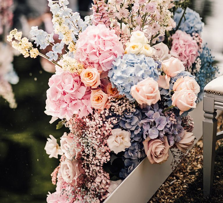 Hydrangeas, roses, gypsophila and more pastel wedding flowers 