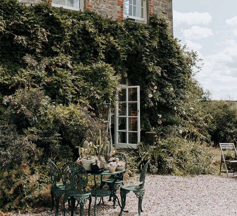 Lyde Court barn wedding venue in Herefordshire 