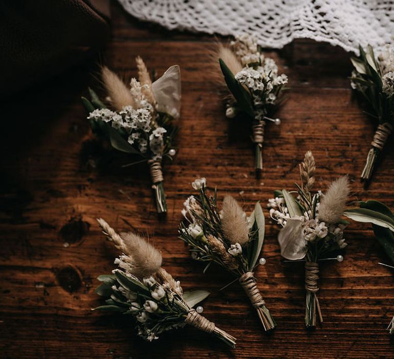 Dried flower buttonholes for the groom and groomsmen 