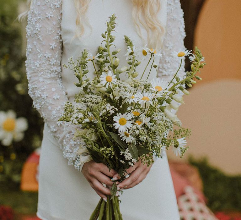 Daisy wildflower wedding bouquet 