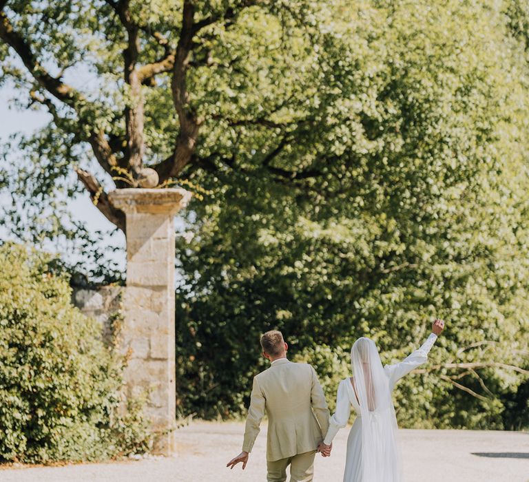 French destination wedding at Château de Malliac wedding venue with bride in a floor-length veil