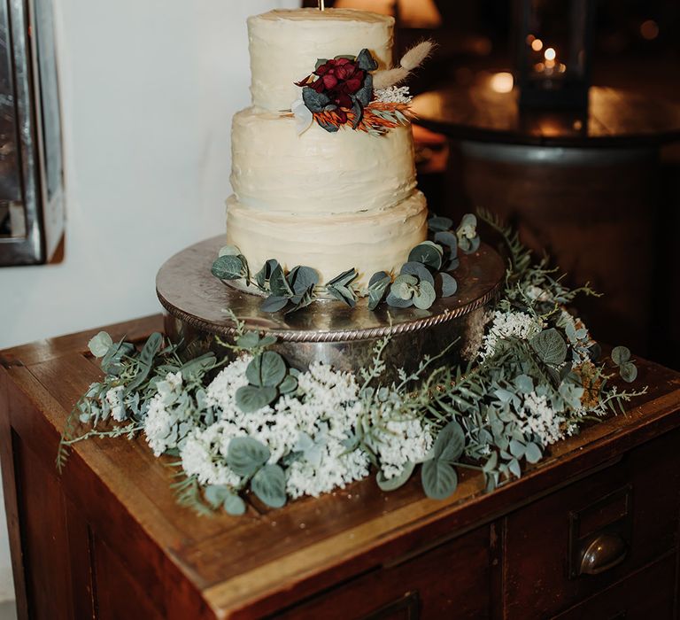 Two tier buttercream wedding cake with gold wire cake topper for boho autumnal wedding 