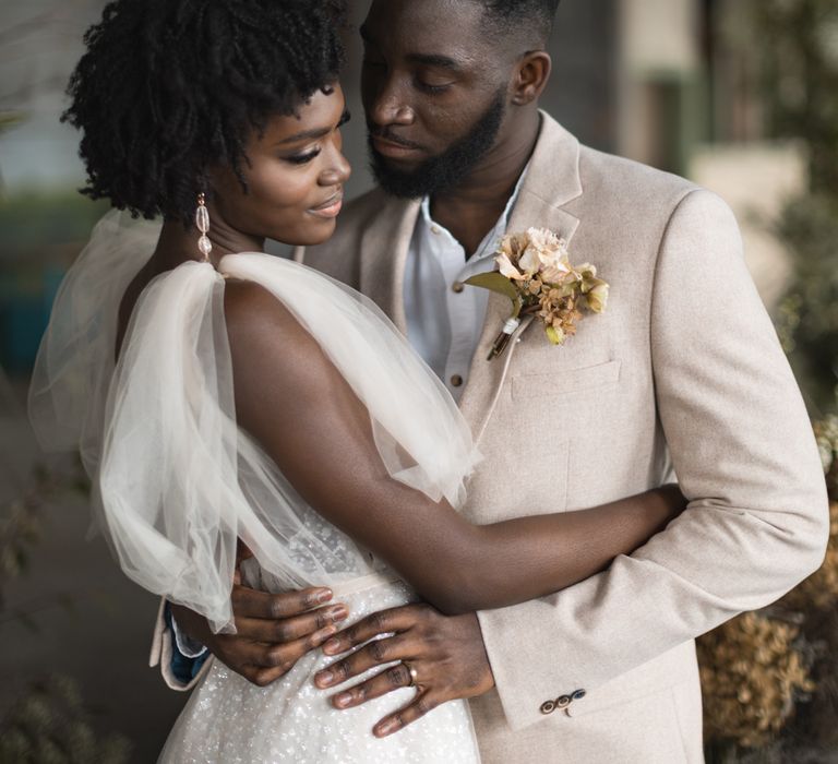 Black bride with naturally curly hair and smokey eyeshadow 