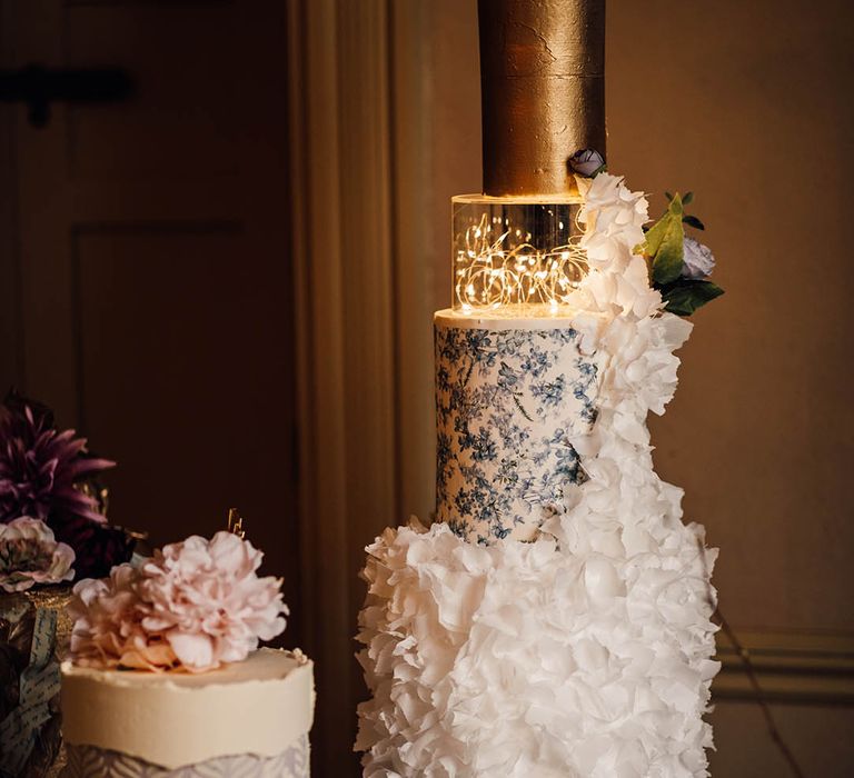 Incredible out of this world wedding cakes with fairy light layer 