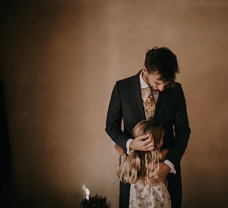 The groom gets ready with his daughter