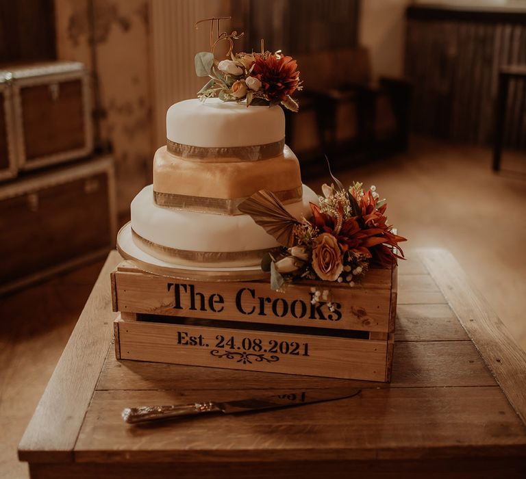 Wedding cake for rustic wedding day 