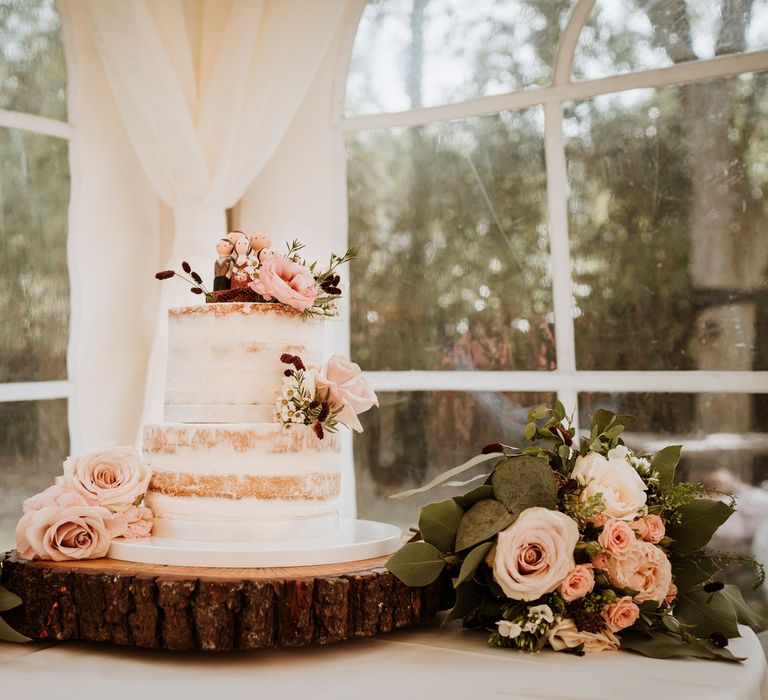 Rustic wedding cake on tree slice cake stand 