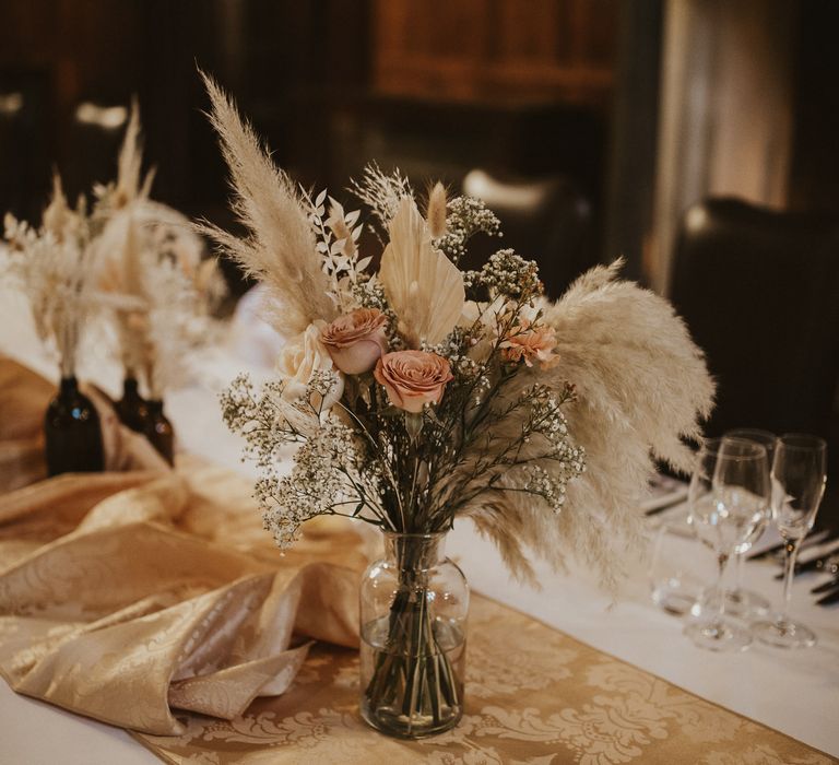 Floral arrangement with fresh and dried flowers in neutral and peach tones 