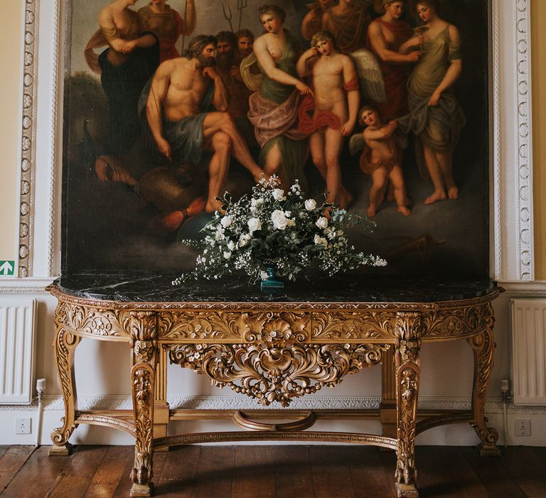 Grand country house Kirtlington House with painting and gold side table 