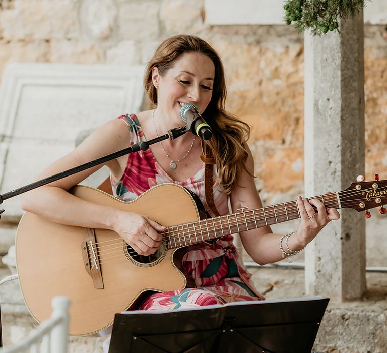 Wedding singer playing guitar at wedding ceremony in croatia for wedding music