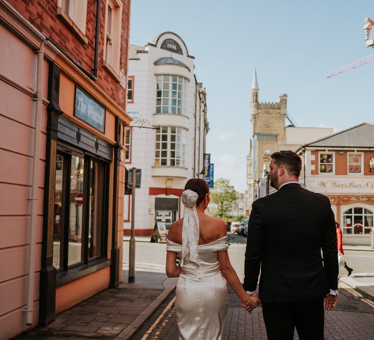 Bridal bun with veil for city wedding