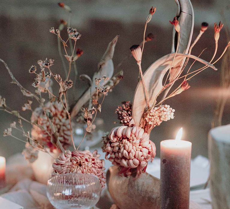 Minimalist wedding table decor with pillar candle and dried flowers 