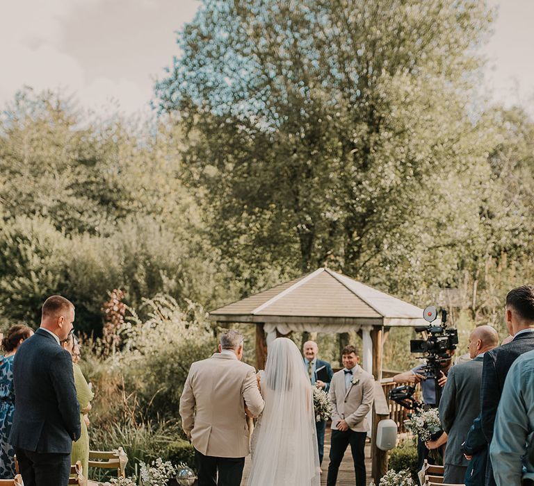 Outdoor wedding ceremony in Chycara with pergola that bride and groom say their vow under 