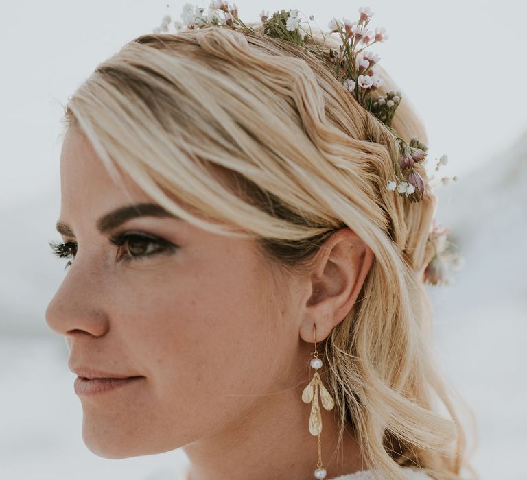 Bride wearing gold and pearl drop earrings by Nila Creazioni