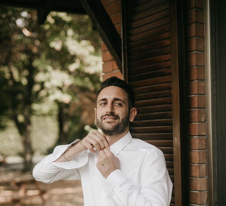 groom preparations at tenuta il cigno wedding 