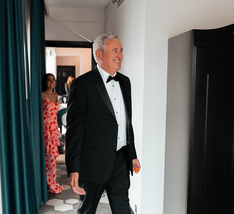 Father of the bride in black tuxedo seeing bride for the first time 