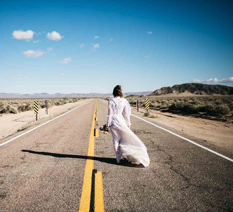 Bride clutches bouquet at desert shoot in Las Vegas