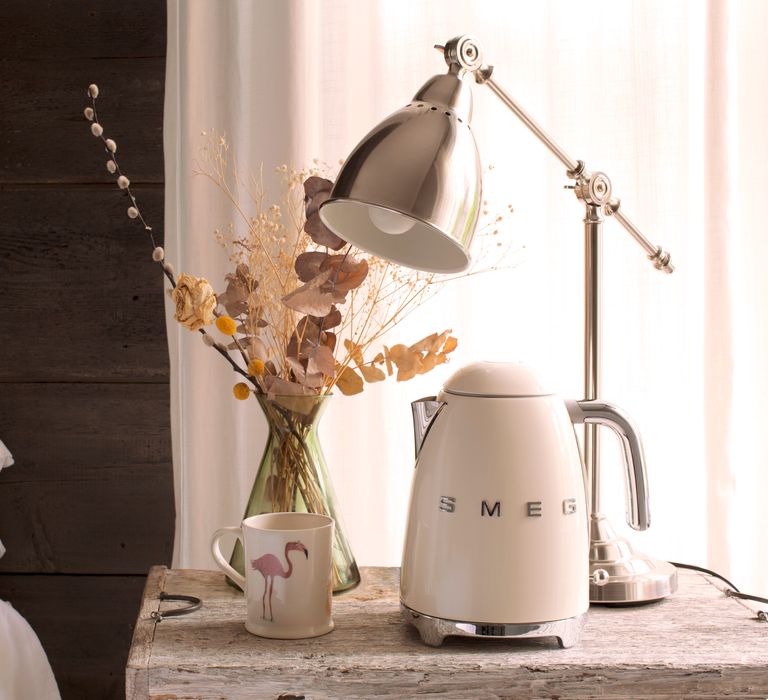 Wedding gift list competition - Smeg -50's Retro Kettle, 1.7 Litres in Cream