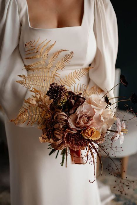 Mochia Roses Pantone Color of The Year 2025 - Mocha Mousse Wedding Inspiration