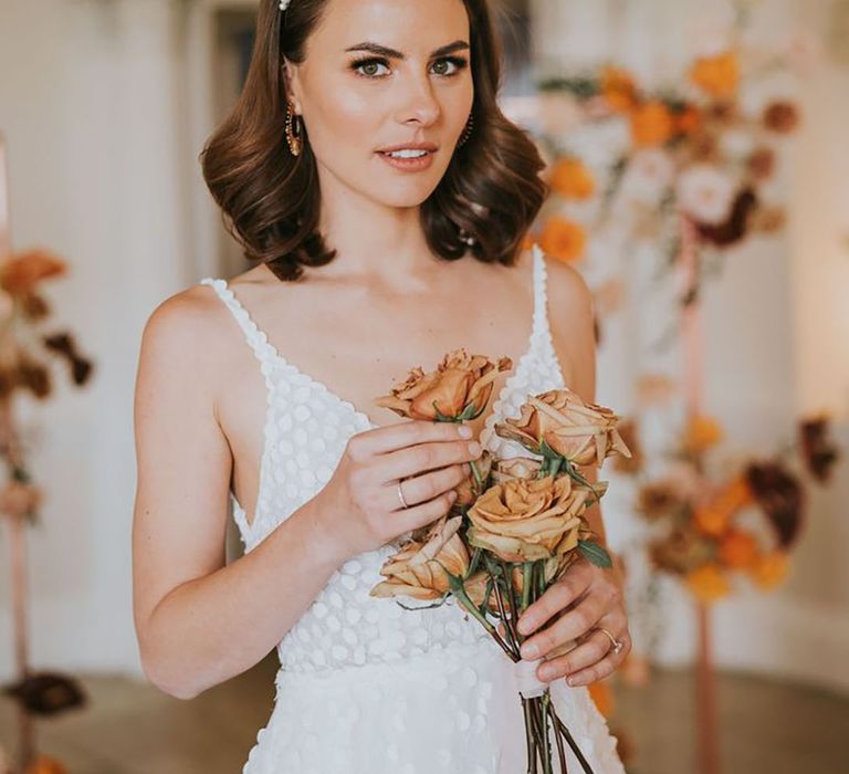 bride-carrying-mocha-mousse-wedding-flower-stem-bouquet