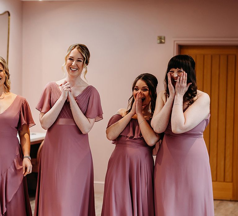 bridesmaids-get-first-look-at-bride