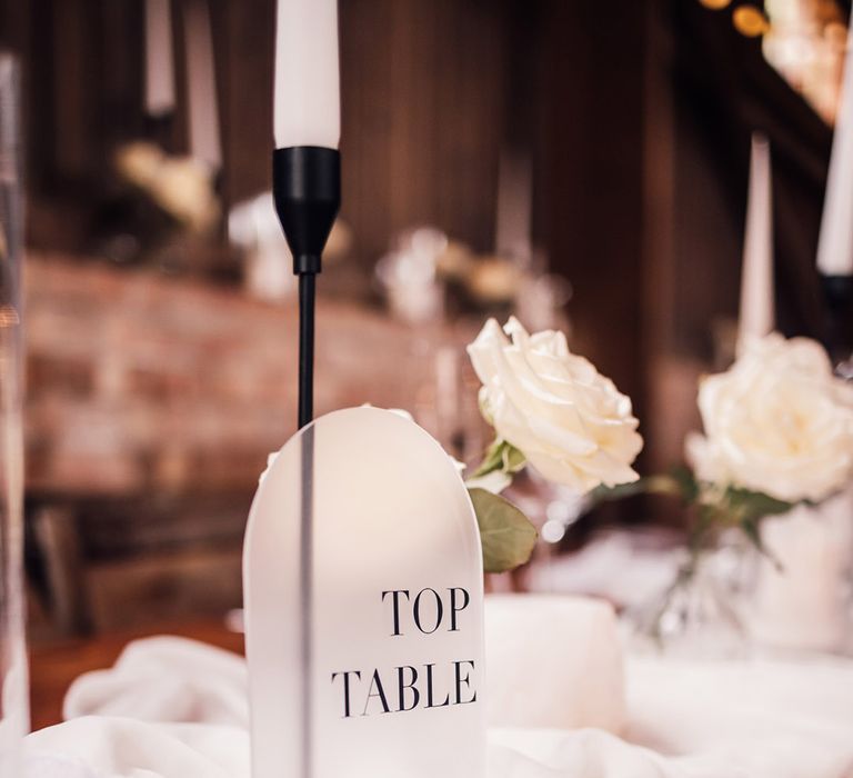 arched-frosted-top-table-wedding-sign