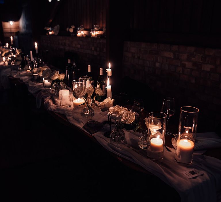 romantic-soft-candlelight-at-wedding-breakfast