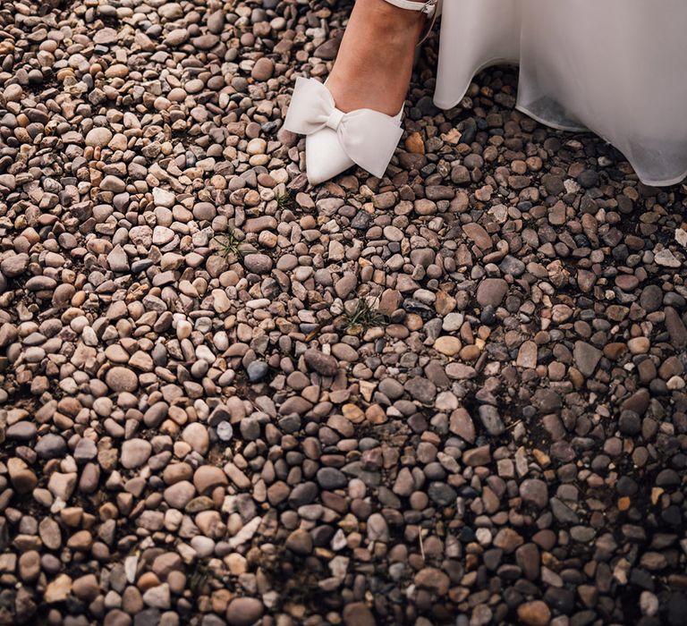 white-bow-bridal-shoes