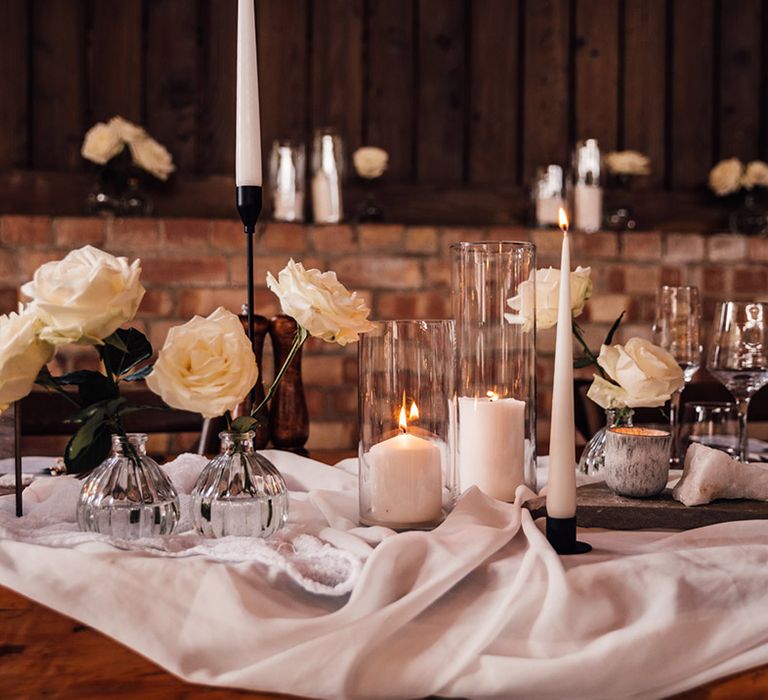 white-table-runner-flowers-and-candle-for-timeless-table-decor