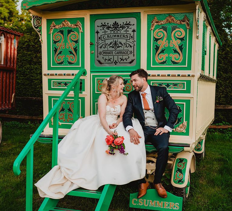 caravan-with-bride-and-groom-at-farm-wedding