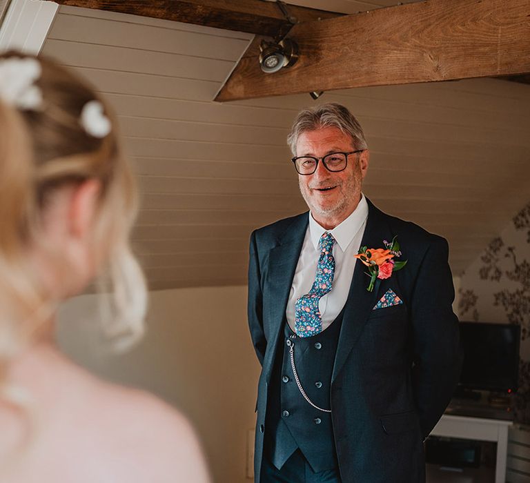 father-of-the-bride-with-flower-tie-sees-bride-for-first-time