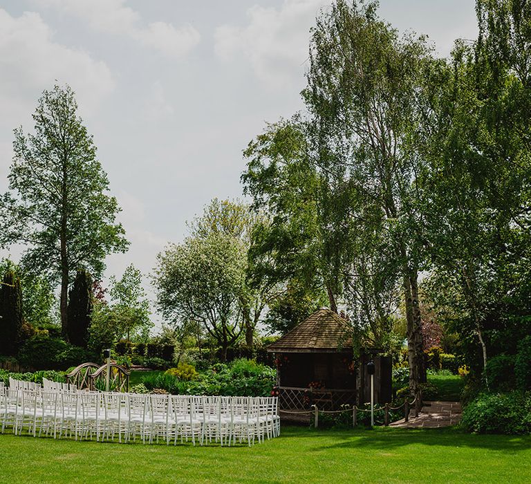 outdoor-wedding-ceremony-at-south-farm