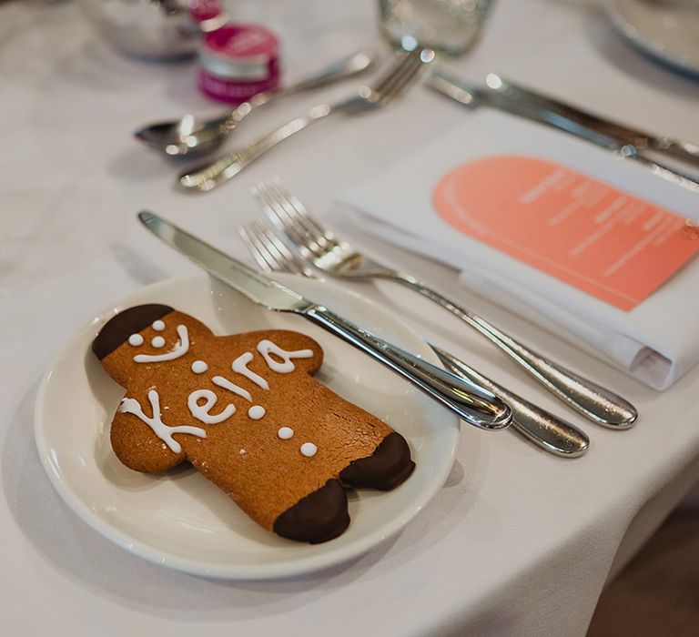 personalised-gingerbread-wedding-favour-idea