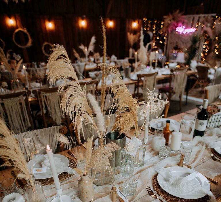 boho-wedding-table-arrangement-with-dried-flowers-and-neon-sign