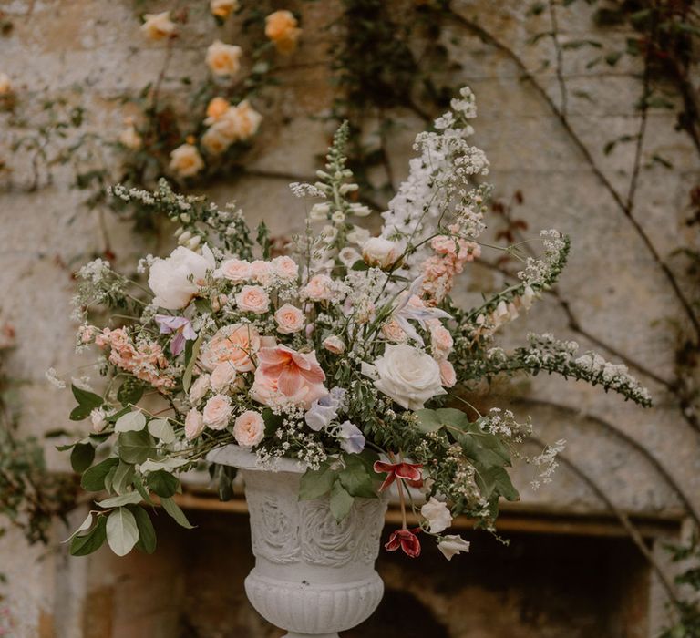 stunning-pastel-wedding-flower-arrangements-in-urn